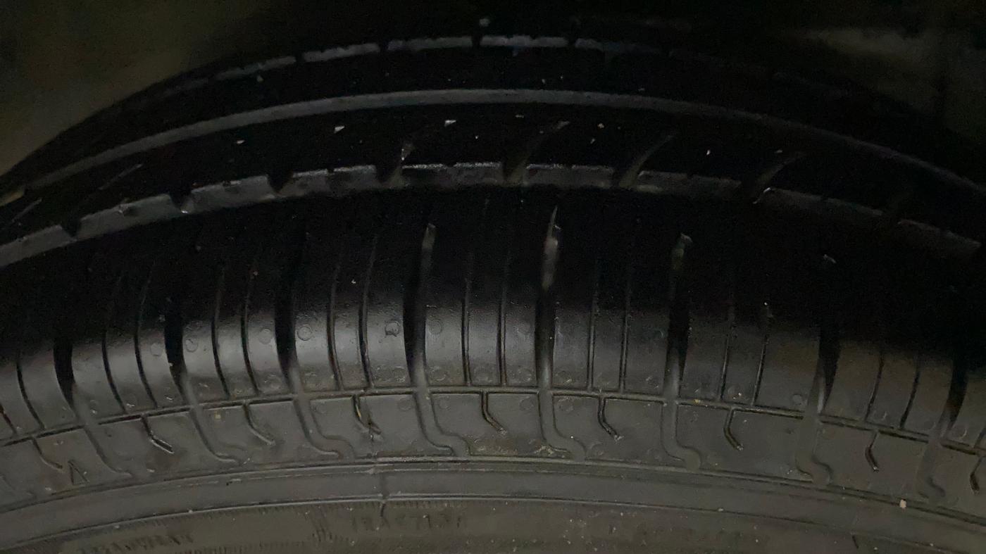 2012 Maruti Swift Dzire VXI, Petrol, Manual, 93,311 km, Right Front Tyre Tread