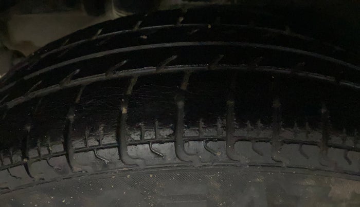 2012 Maruti Swift Dzire VXI, Petrol, Manual, 93,390 km, Right Rear Tyre Tread