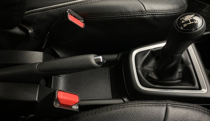 2021 Maruti Swift ZXI D, Petrol, Manual, 10,396 km, Gear Lever