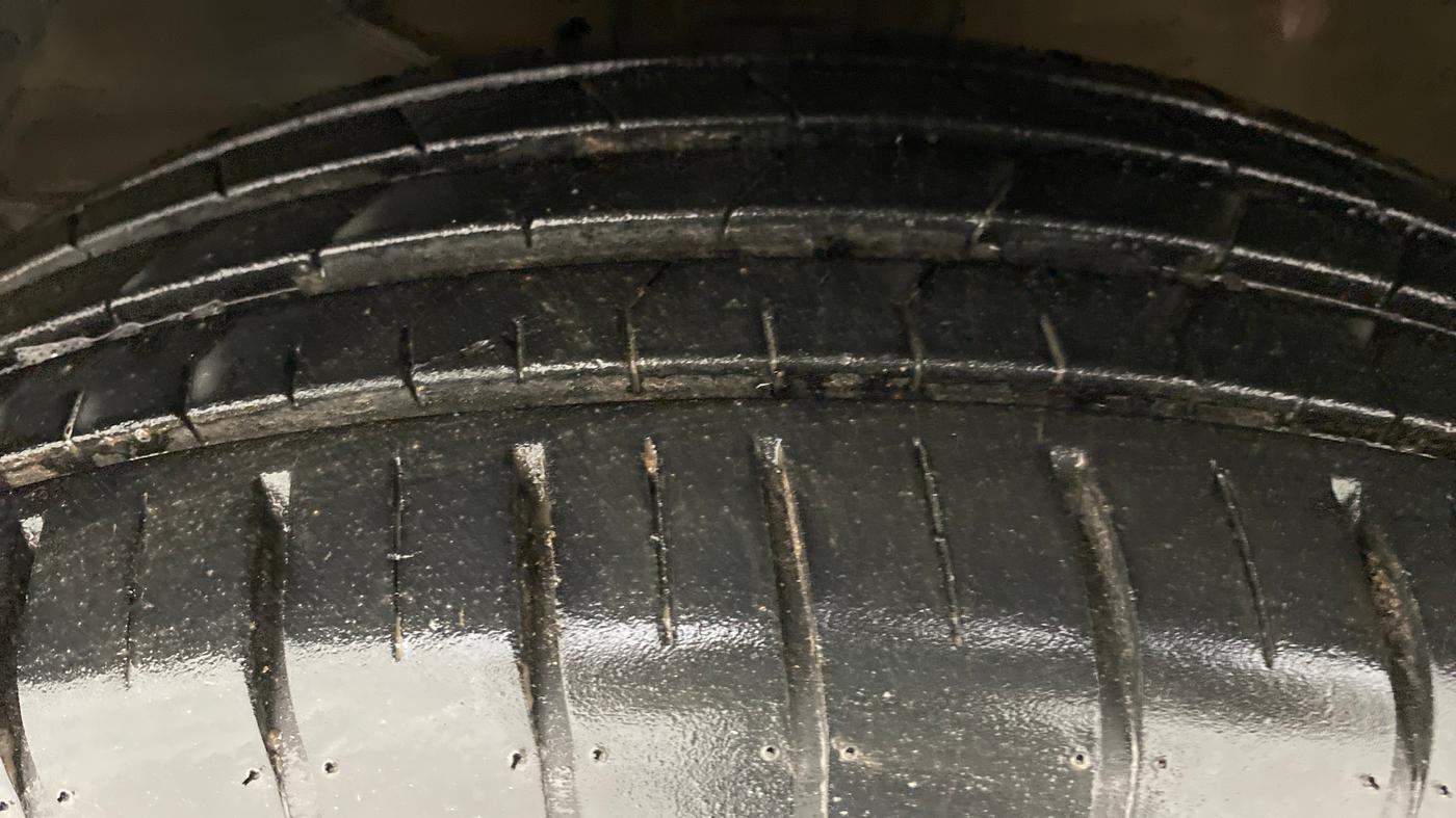 2021 Maruti Swift ZXI D, Petrol, Manual, 10,396 km, Left Front Tyre Tread