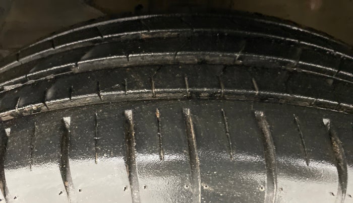 2021 Maruti Swift ZXI D, Petrol, Manual, 10,396 km, Left Front Tyre Tread