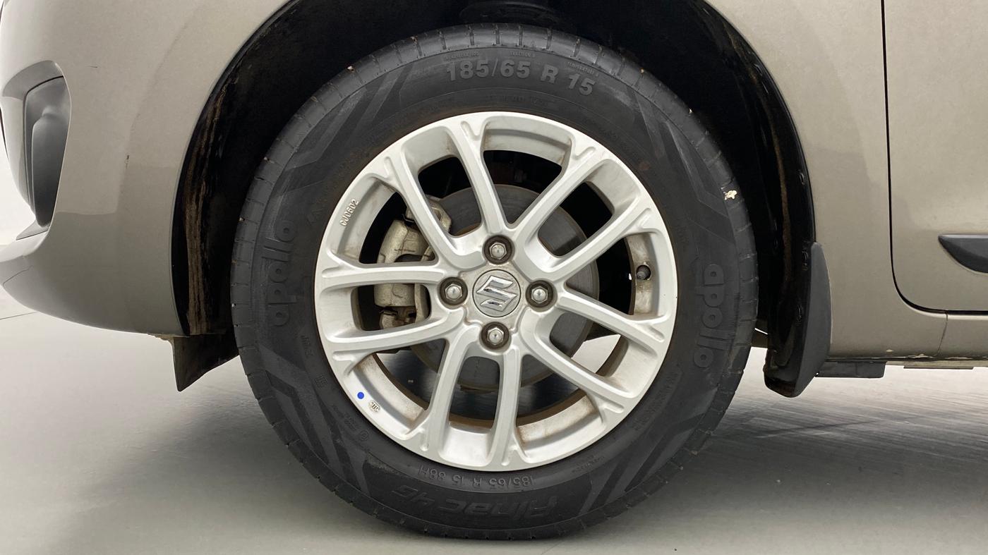 2021 Maruti Swift ZXI D, Petrol, Manual, 10,396 km, Left Front Wheel