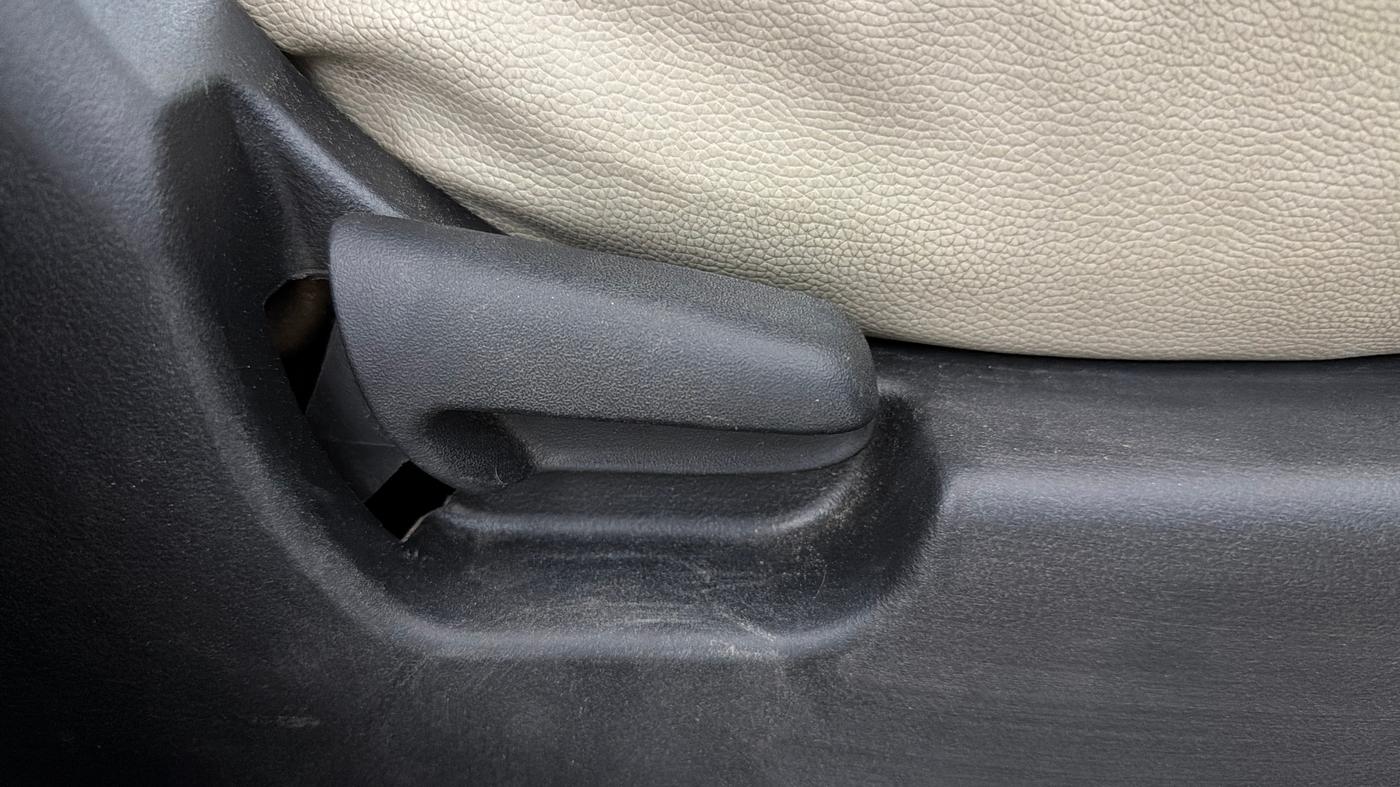 2017 Maruti Wagon R 1.0 VXI, Petrol, Manual, 43,479 km, Driver Side Adjustment Panel