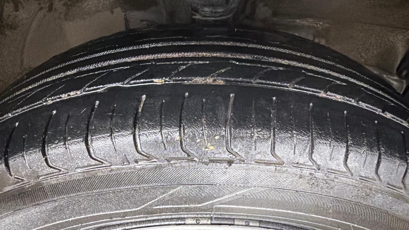 2017 Maruti Wagon R 1.0 VXI, Petrol, Manual, 43,479 km, Right Front Tyre Tread