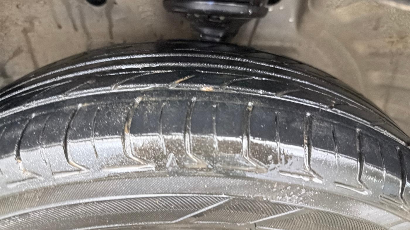 2017 Maruti Wagon R 1.0 VXI, Petrol, Manual, 43,479 km, Left Front Tyre Tread