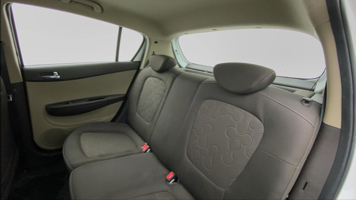 2011 Hyundai i20 SPORTZ 1.2 O, Petrol, Manual, 47,564 km, Right Side Rear Door Cabin