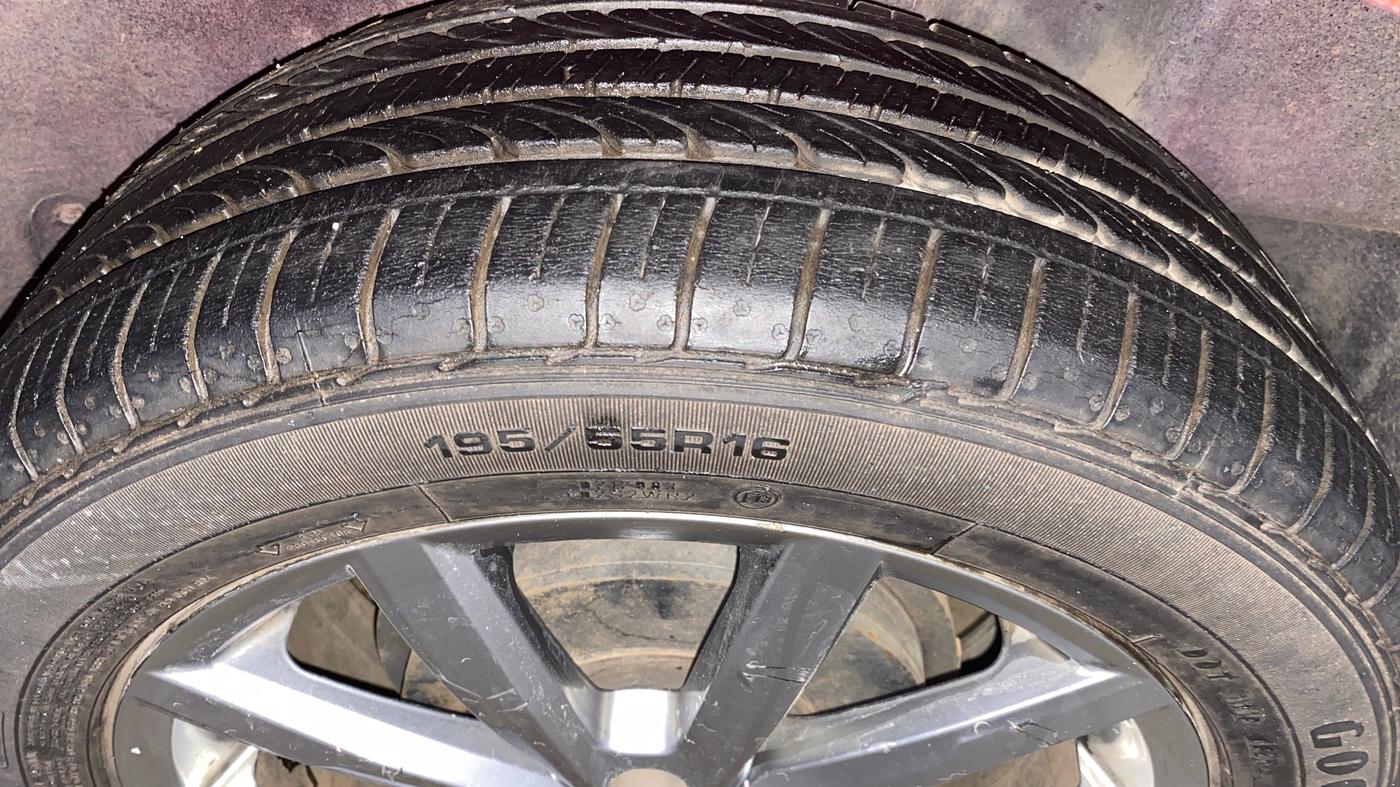 2019 Volkswagen Vento HIGHLINE PLUS 1.5 AT, Diesel, Automatic, 14,719 km, Left Rear Tyre Tread