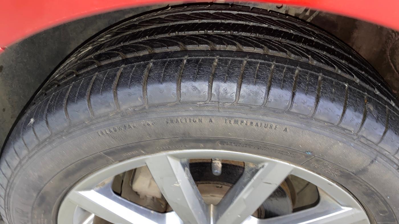 2019 Volkswagen Vento HIGHLINE PLUS 1.5 AT, Diesel, Automatic, 14,719 km, Left Front Tyre Tread