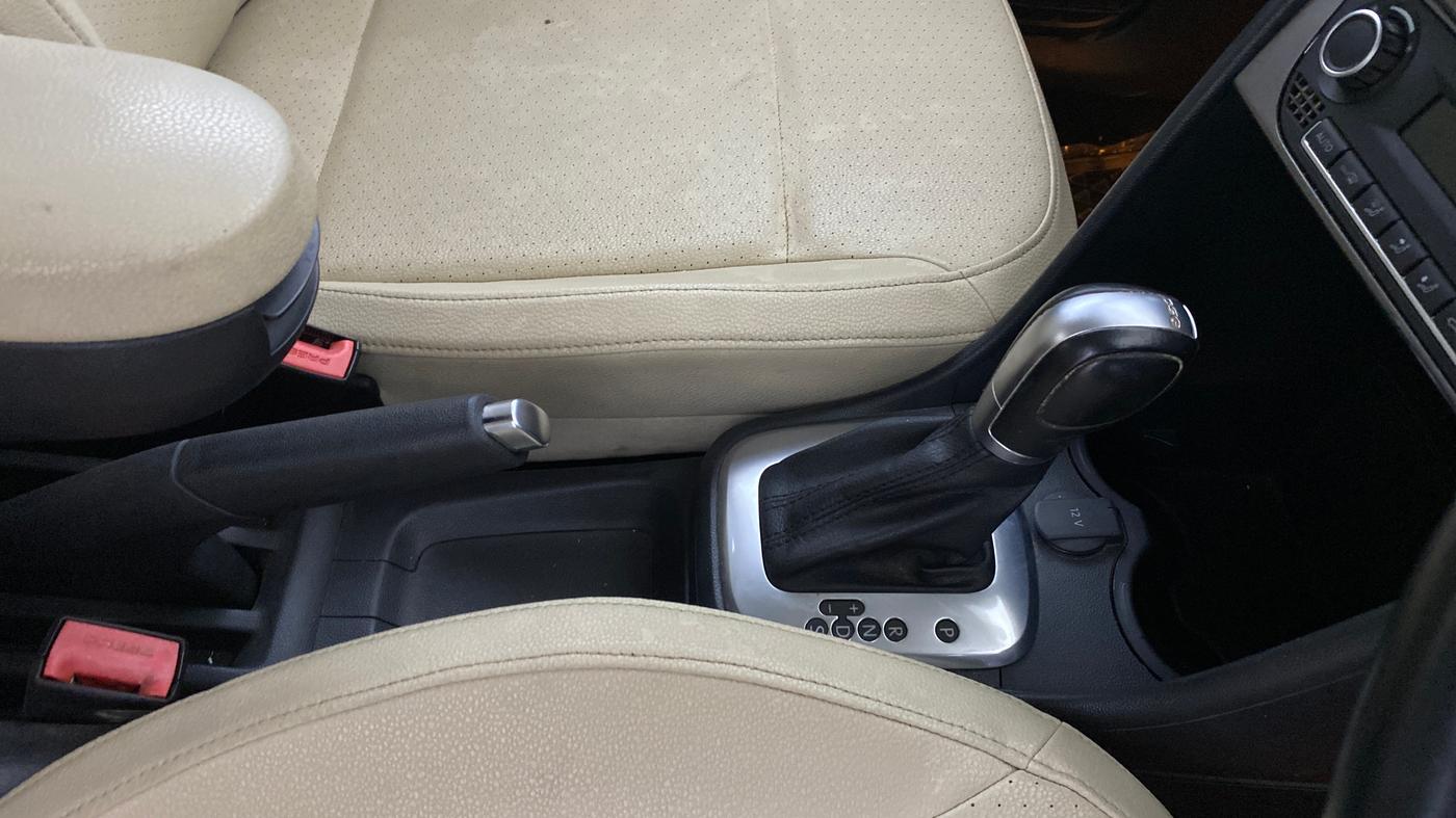 2019 Volkswagen Vento HIGHLINE PLUS 1.5 AT, Diesel, Automatic, 14,719 km, Gear Lever