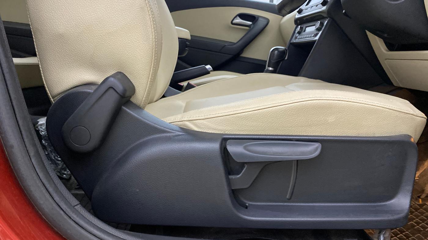 2019 Volkswagen Vento HIGHLINE PLUS 1.5 AT, Diesel, Automatic, 14,719 km, Driver Side Adjustment Panel