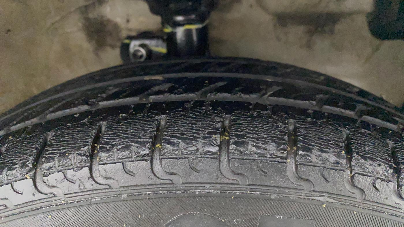 2012 Maruti A Star VXI (ABS) AT, CNG, Automatic, 86,838 km, Right Front Tyre Tread