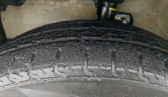 2012 Maruti A Star VXI (ABS) AT, CNG, Automatic, 86,838 km, Left Front Tyre Tread