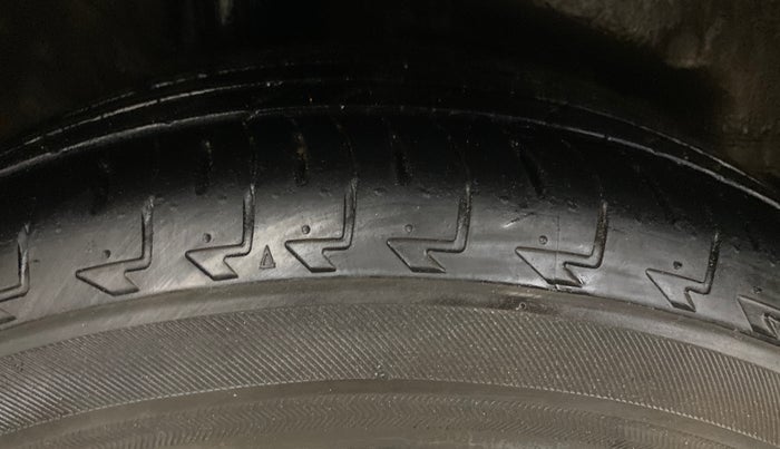 2017 Honda WR-V 1.2L I-VTEC VX MT, Petrol, Manual, 61,034 km, Right Rear Tyre Tread