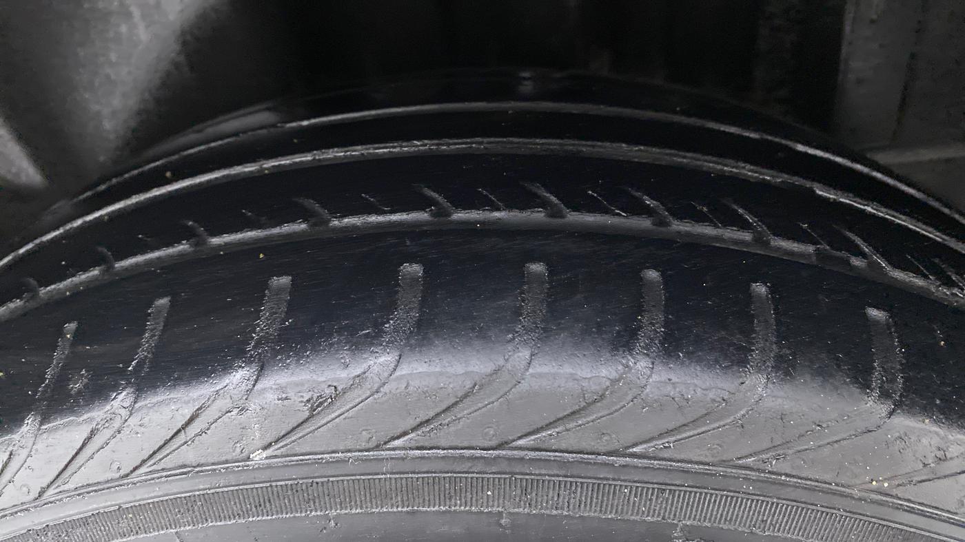 2015 Skoda Rapid 1.5 TDI AT  Ambition Plus, Diesel, Automatic, 70,352 km, Left Rear Tyre Tread