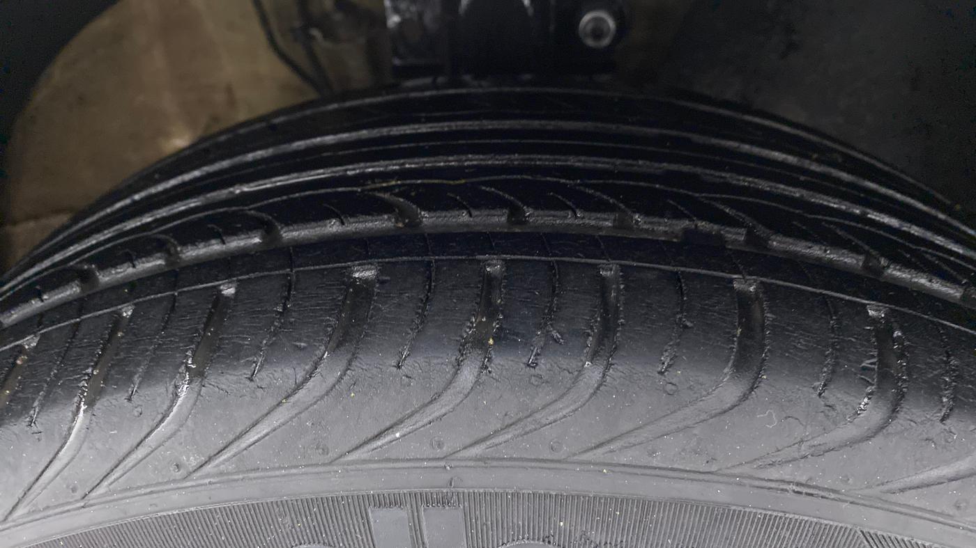 2015 Skoda Rapid 1.5 TDI AT  Ambition Plus, Diesel, Automatic, 70,352 km, Right Front Tyre Tread