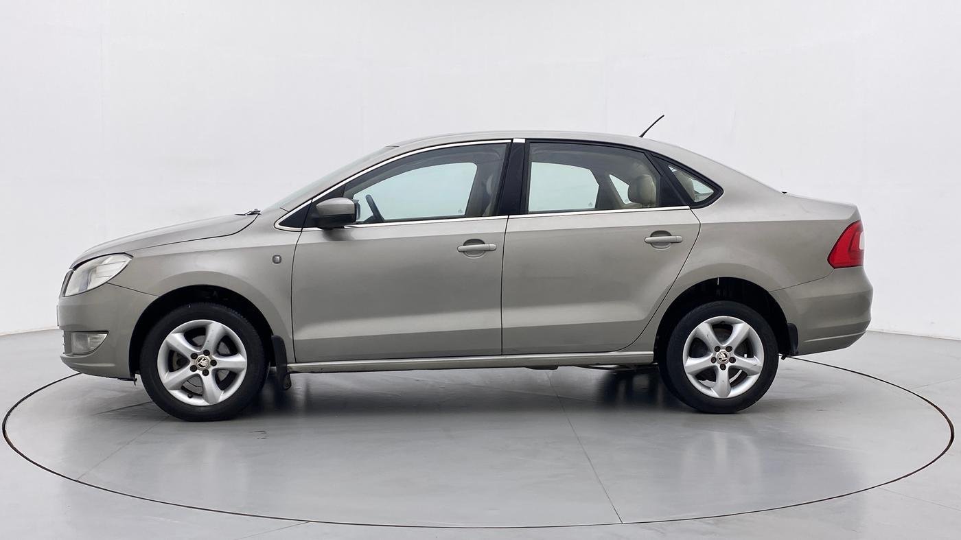 2015 Skoda Rapid 1.5 TDI AT  Ambition Plus, Diesel, Automatic, 70,352 km, Left Side