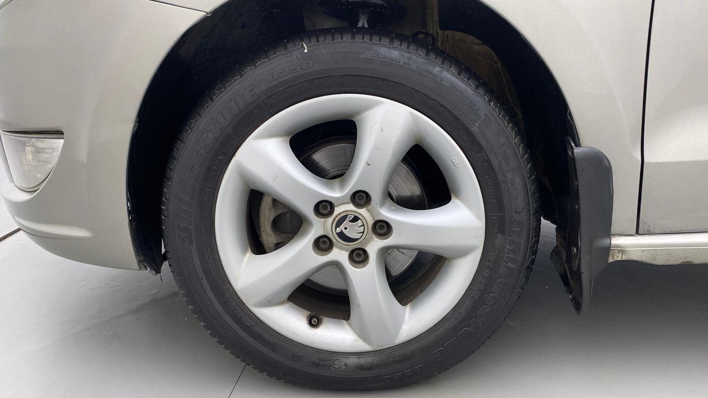 2015 Skoda Rapid 1.5 TDI AT  Ambition Plus, Diesel, Automatic, 70,352 km, Left Front Wheel