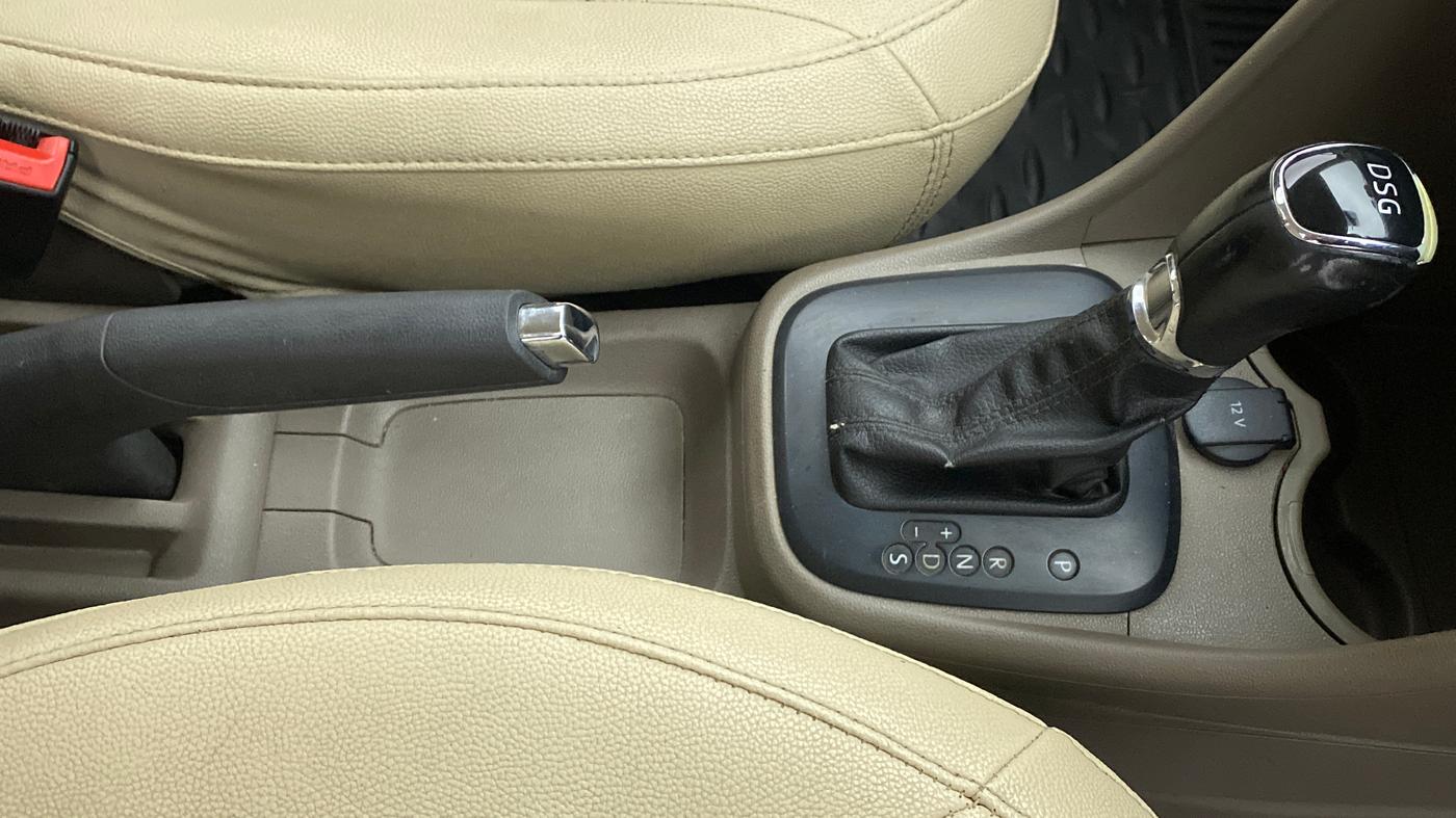 2015 Skoda Rapid 1.5 TDI AT  Ambition Plus, Diesel, Automatic, 70,352 km, Gear Lever