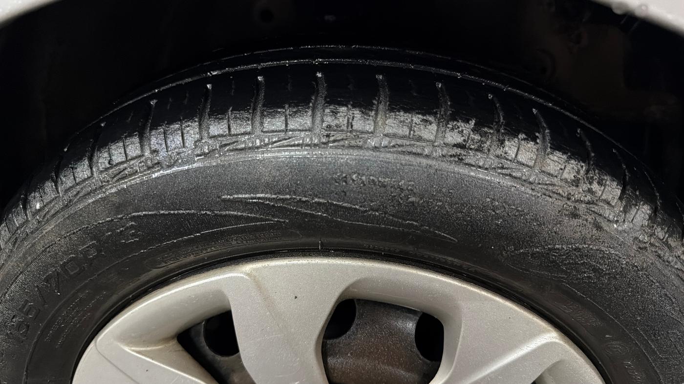 2018 Hyundai Eon MAGNA +, Petrol, Manual, 30,259 km, Right Front Tyre Tread