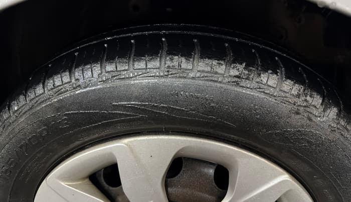 2018 Hyundai Eon MAGNA +, Petrol, Manual, 30,467 km, Right Front Tyre Tread