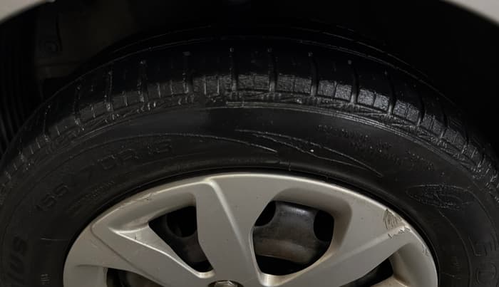 2018 Hyundai Eon MAGNA +, Petrol, Manual, 30,467 km, Left Front Tyre Tread