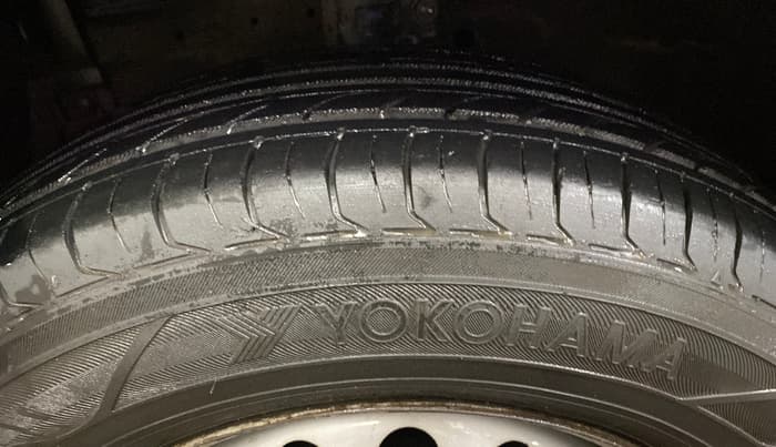 2015 Maruti Swift LXI (O), Petrol, Manual, 52,862 km, Left Front Tyre Tread