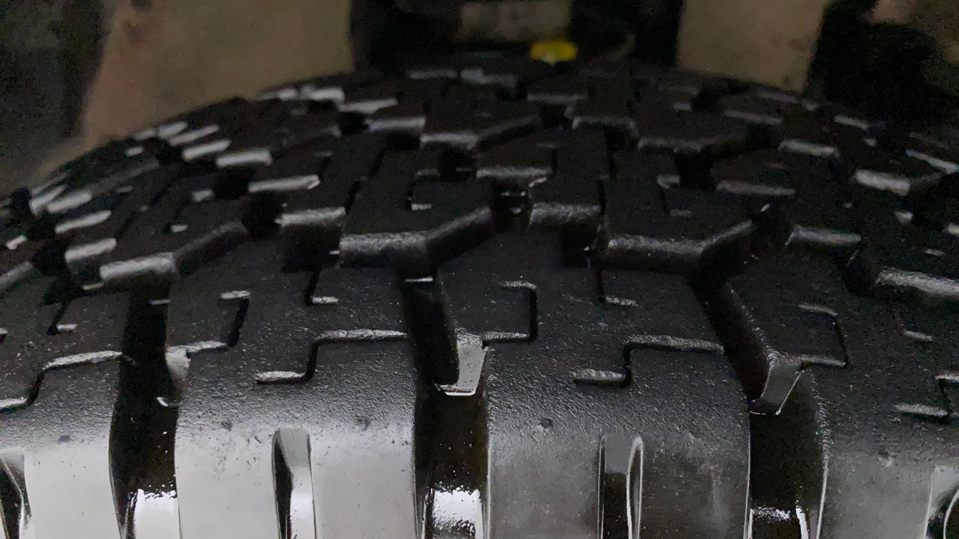 2015 Mahindra TUV300 T8 AT, Diesel, Automatic, 60,769 km, Right Front Tyre Tread