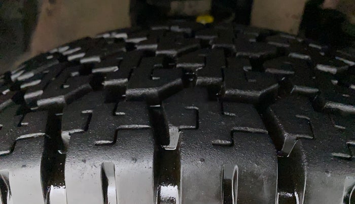 2015 Mahindra TUV300 T8 AT, Diesel, Automatic, 60,769 km, Right Front Tyre Tread