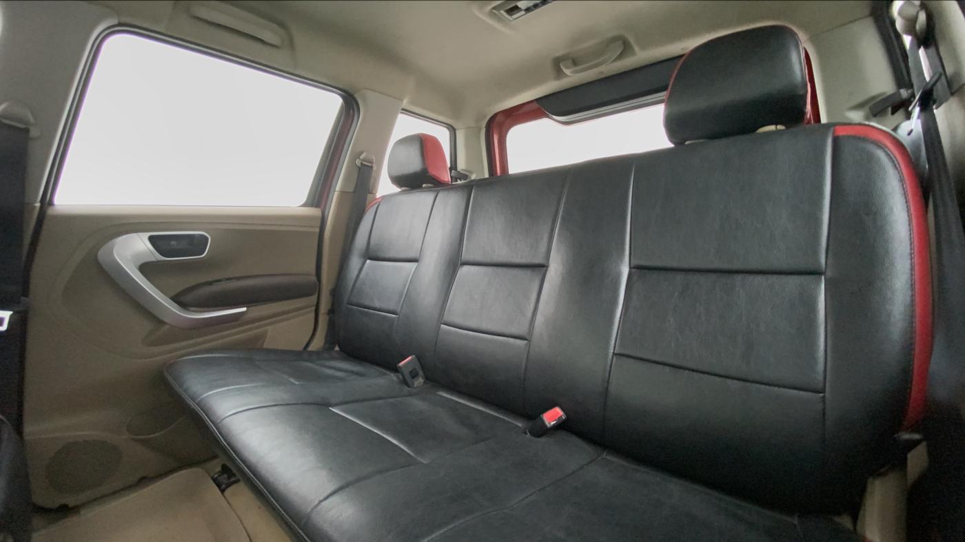 2015 Mahindra TUV300 T8 AT, Diesel, Automatic, 60,769 km, Right Side Rear Door Cabin