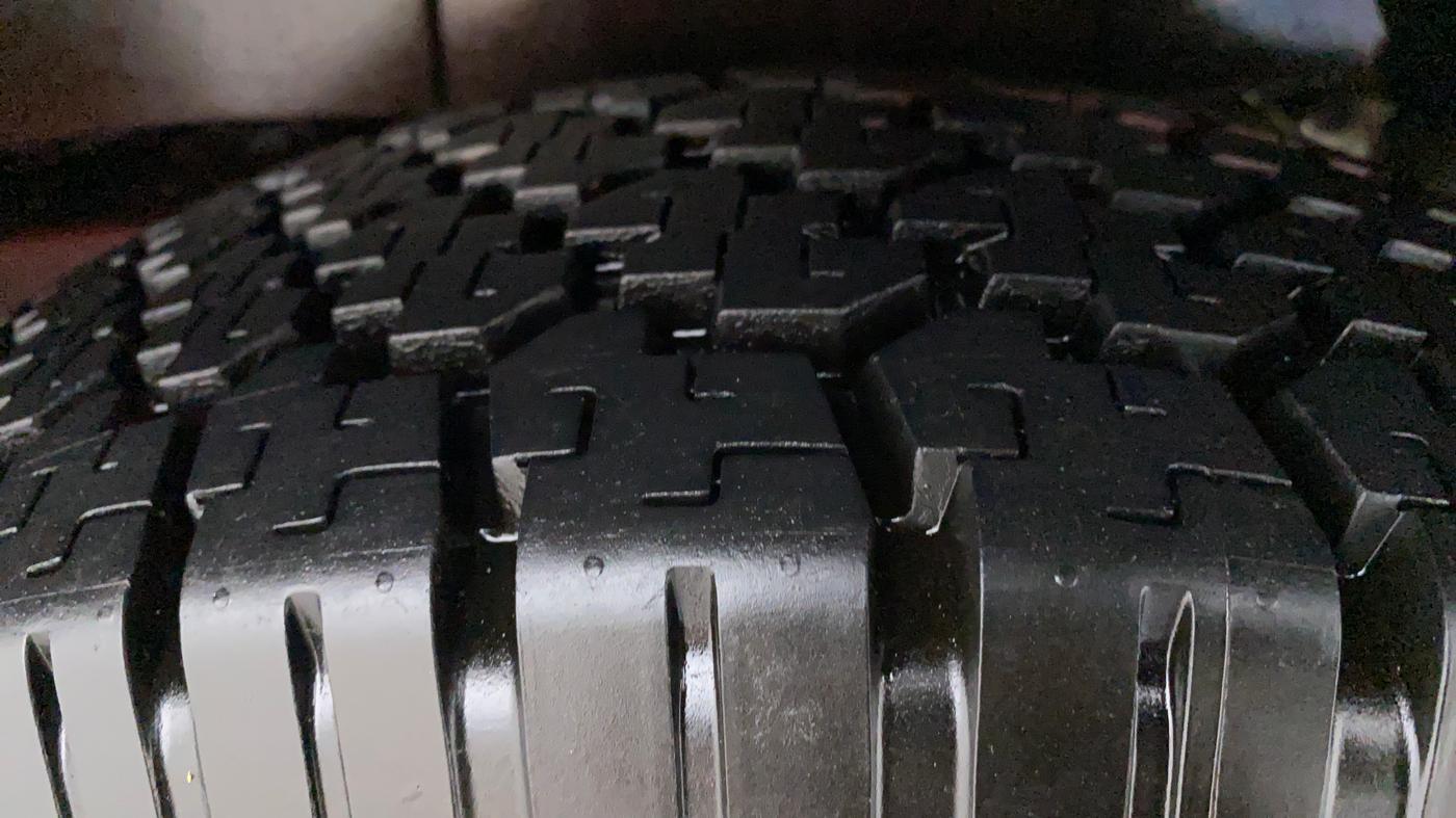 2015 Mahindra TUV300 T8 AT, Diesel, Automatic, 60,769 km, Left Rear Tyre Tread