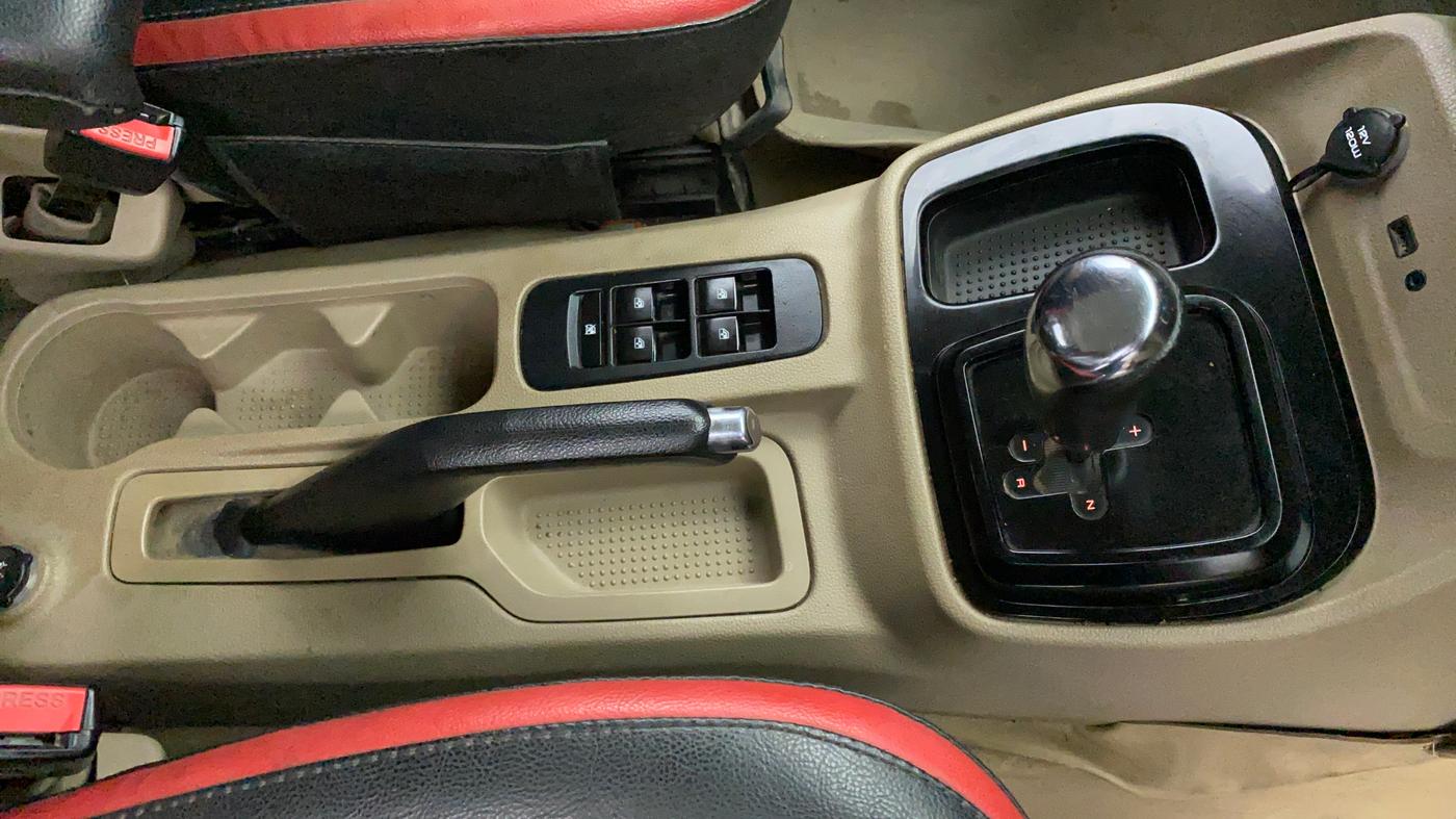 2015 Mahindra TUV300 T8 AT, Diesel, Automatic, 60,769 km, Gear Lever
