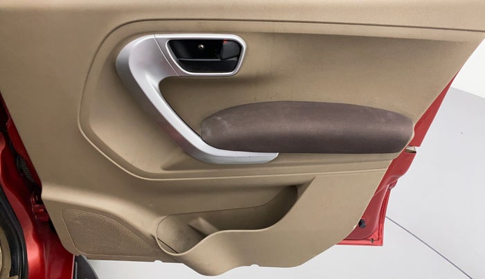 2015 Mahindra TUV300 T8 AT, Diesel, Automatic, 60,769 km, Driver Side Door Panels Control