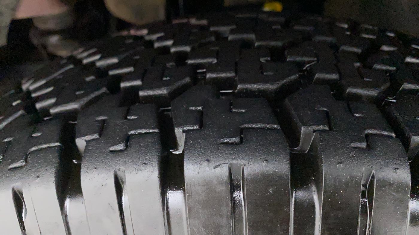 2015 Mahindra TUV300 T8 AT, Diesel, Automatic, 60,769 km, Left Front Tyre Tread