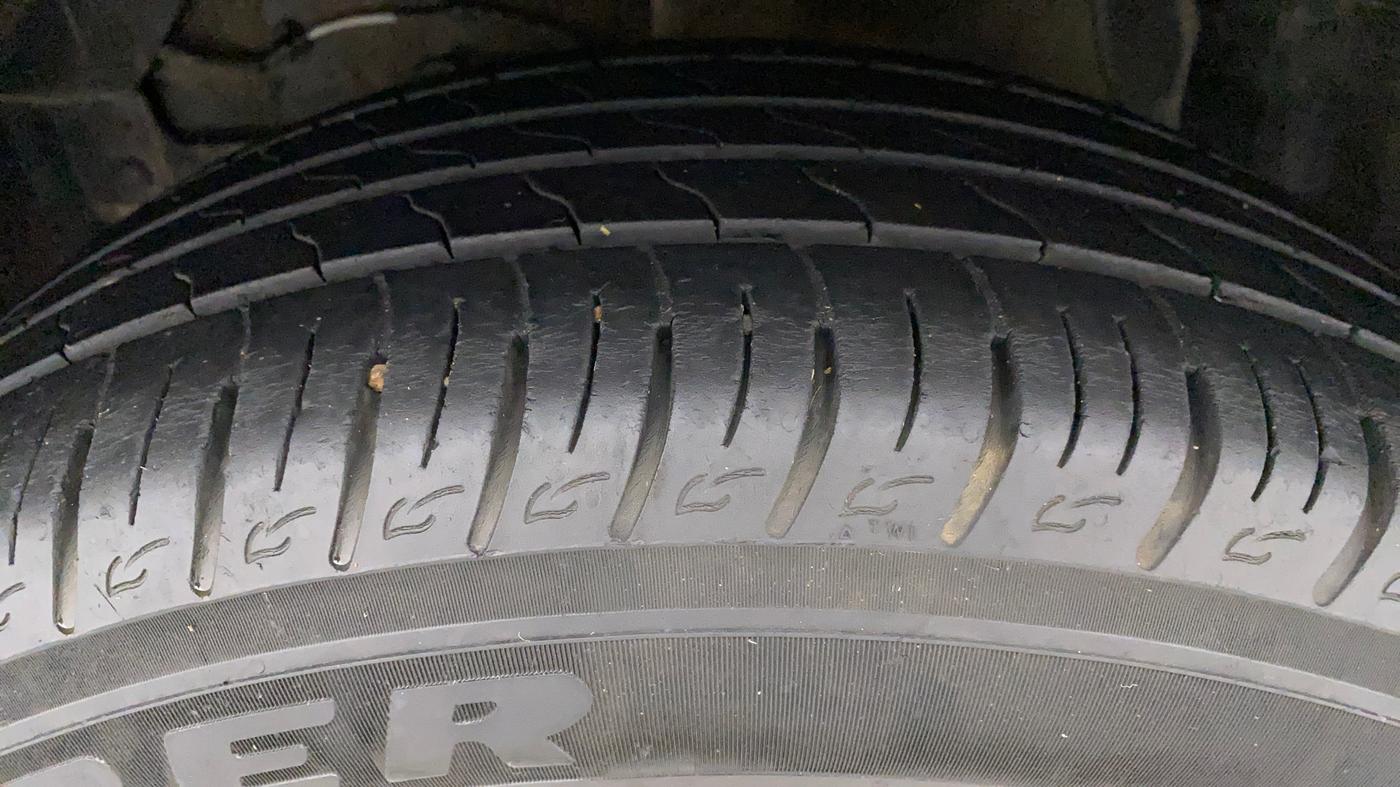 2020 Maruti Vitara Brezza ZXI PLUS AT DUAL TONE SHVS, Petrol, Automatic, 17,718 km, Left Front Tyre Tread
