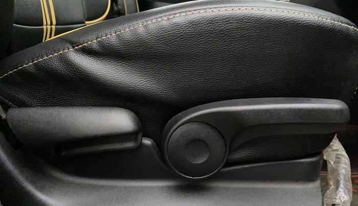 2020 Maruti Vitara Brezza ZXI PLUS AT DUAL TONE SHVS, Petrol, Automatic, 17,718 km, Driver Side Adjustment Panel