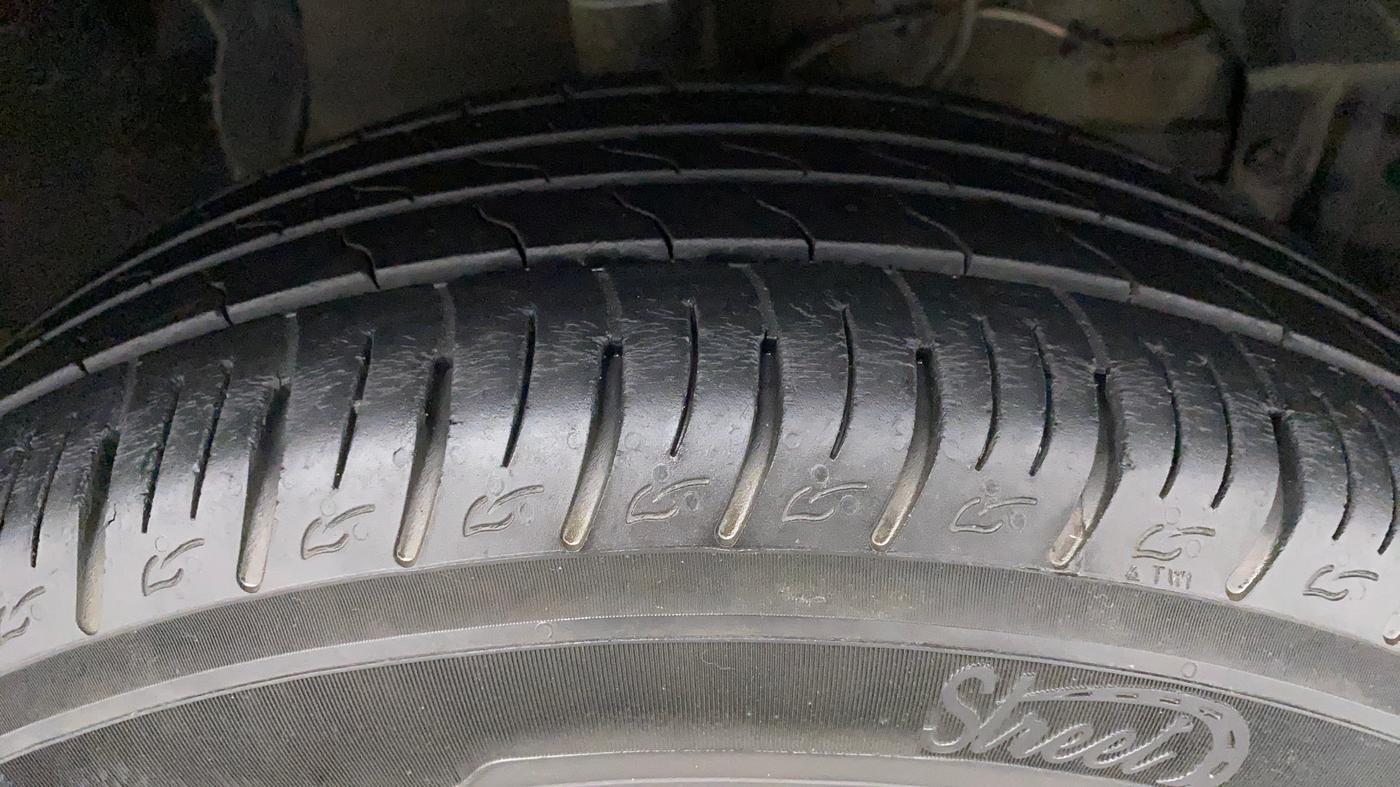 2020 Maruti Vitara Brezza ZXI PLUS AT DUAL TONE SHVS, Petrol, Automatic, 17,718 km, Right Front Tyre Tread