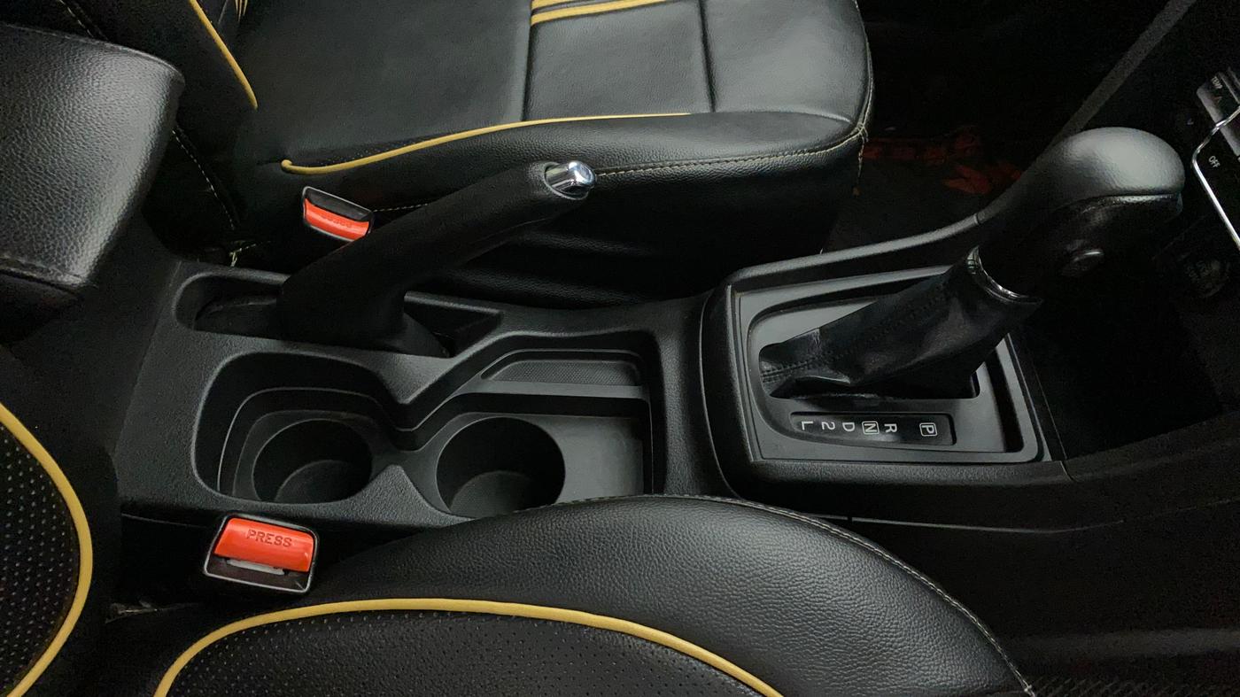 2020 Maruti Vitara Brezza ZXI PLUS AT DUAL TONE SHVS, Petrol, Automatic, 17,718 km, Gear Lever