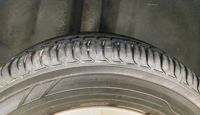 2016 Volkswagen Ameo TRENDLINE 1.2L, Petrol, Manual, 30,505 km, Right Rear Tyre Tread