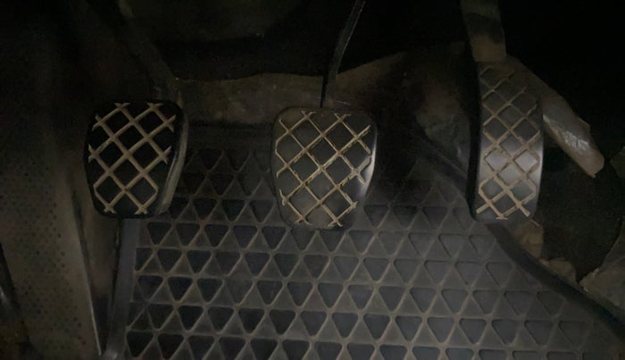 2016 Volkswagen Ameo TRENDLINE 1.2L, Petrol, Manual, 30,505 km, Pedals