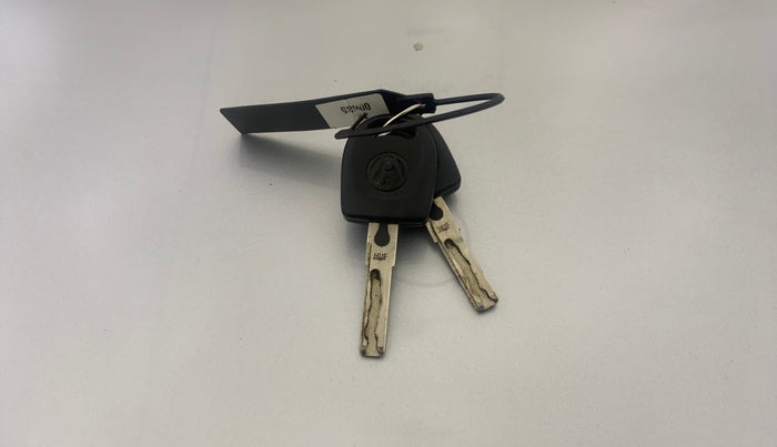 2016 Volkswagen Ameo TRENDLINE 1.2L, Petrol, Manual, 30,505 km, Key Close Up