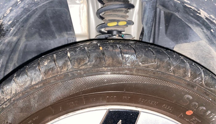 2021 Nissan MAGNITE XE, Petrol, Manual, 14,398 km, Left Front Tyre Tread