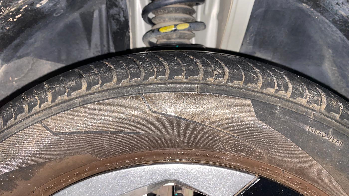 2021 Nissan MAGNITE XE, Petrol, Manual, 14,398 km, Right Front Tyre Tread