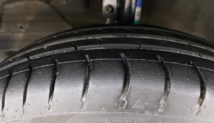 2021 Maruti Swift VXI, Petrol, Manual, 50,607 km, Left Front Tyre Tread