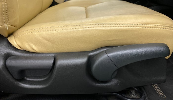 2018 Honda Jazz 1.2 V MT, Petrol, Manual, 28,083 km, Driver Side Adjustment Panel