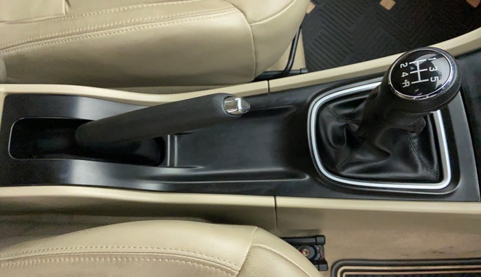2017 Maruti Ciaz ALPHA 1.4 VVT, Petrol, Manual, 20,043 km, Gear Lever