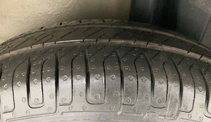 2014 Maruti Ritz VDI Elate Limited Edition, Diesel, Manual, 75,103 km, Left Rear Tyre Tread