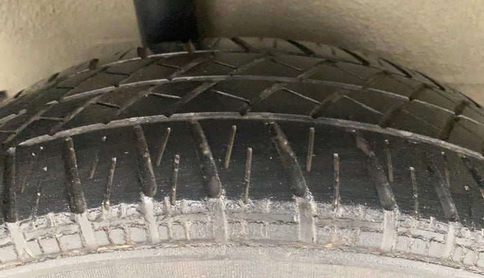2014 Maruti Ritz VDI Elate Limited Edition, Diesel, Manual, 75,103 km, Right Rear Tyre Tread