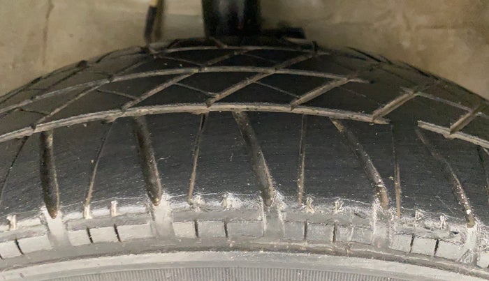 2014 Maruti Ritz VDI Elate Limited Edition, Diesel, Manual, 75,103 km, Right Front Tyre Tread