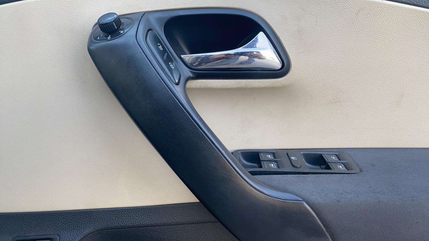 2020 Skoda Rapid 1.0 AMBITION TSI MT, Petrol, Manual, 79,894 km, Driver Side Door Panels Control