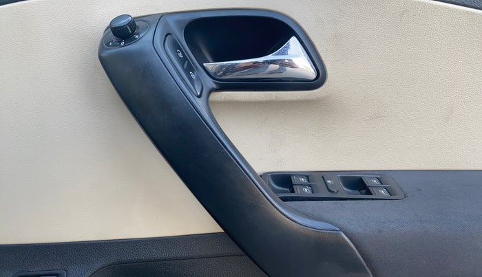 2020 Skoda Rapid 1.0 AMBITION TSI MT, Petrol, Manual, 79,811 km, Driver Side Door Panels Control